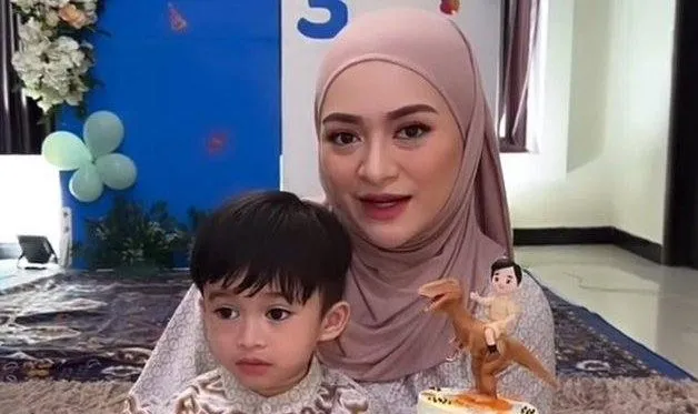 Rayakan Ultah Adzam, Penampilan Nathalie Holscher Jadi Sorotan