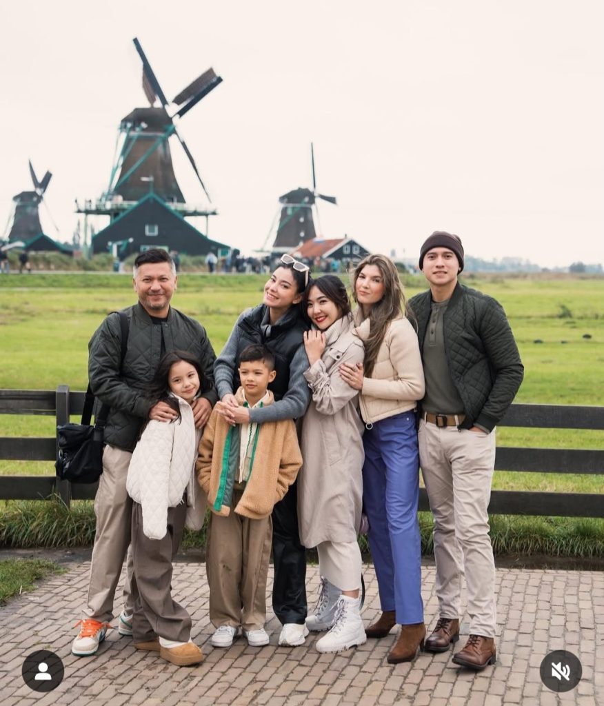 Foto liburan bersama (Foto: Instagram/gadiiing)