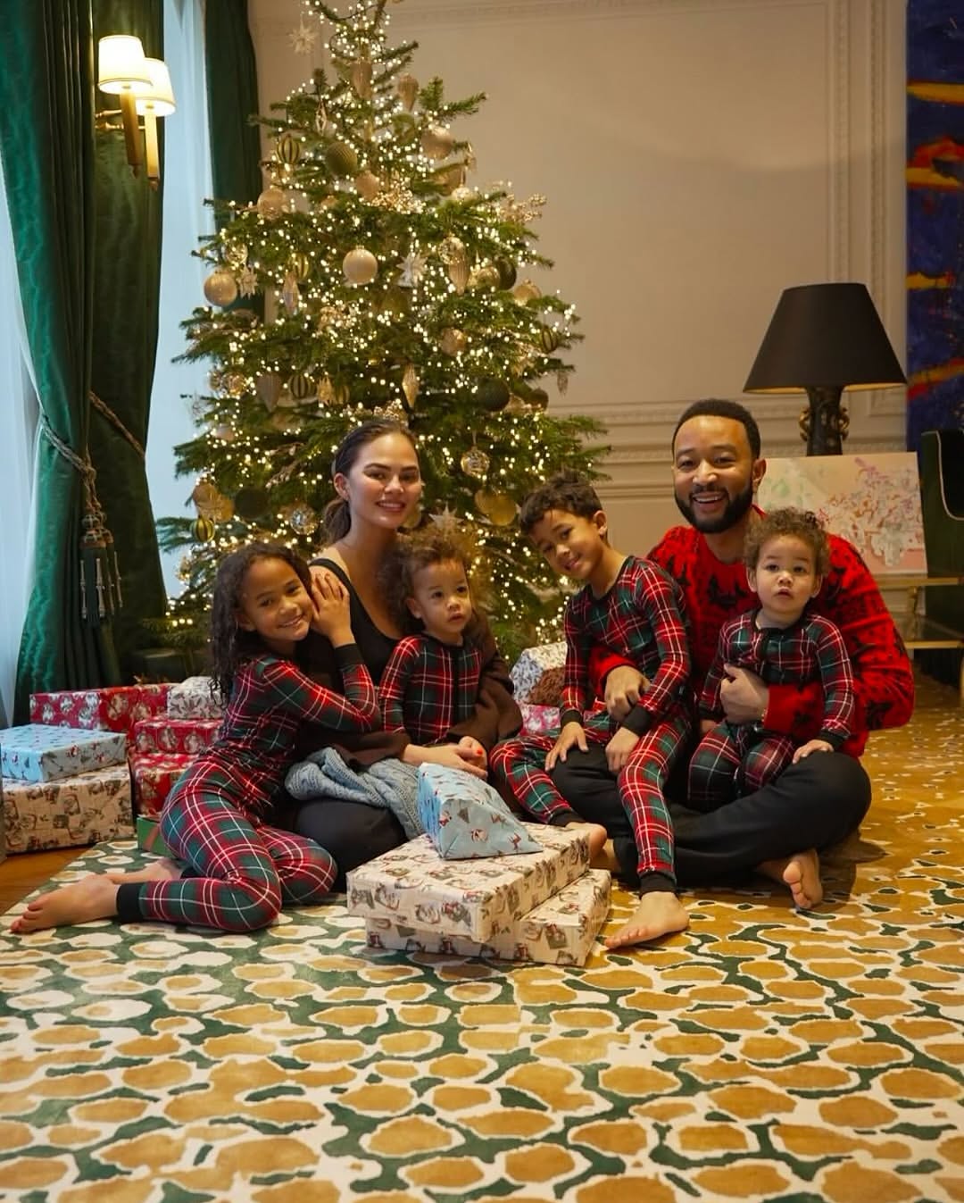 Keluarga John Legend (Foto: Instagram/johnlegend)