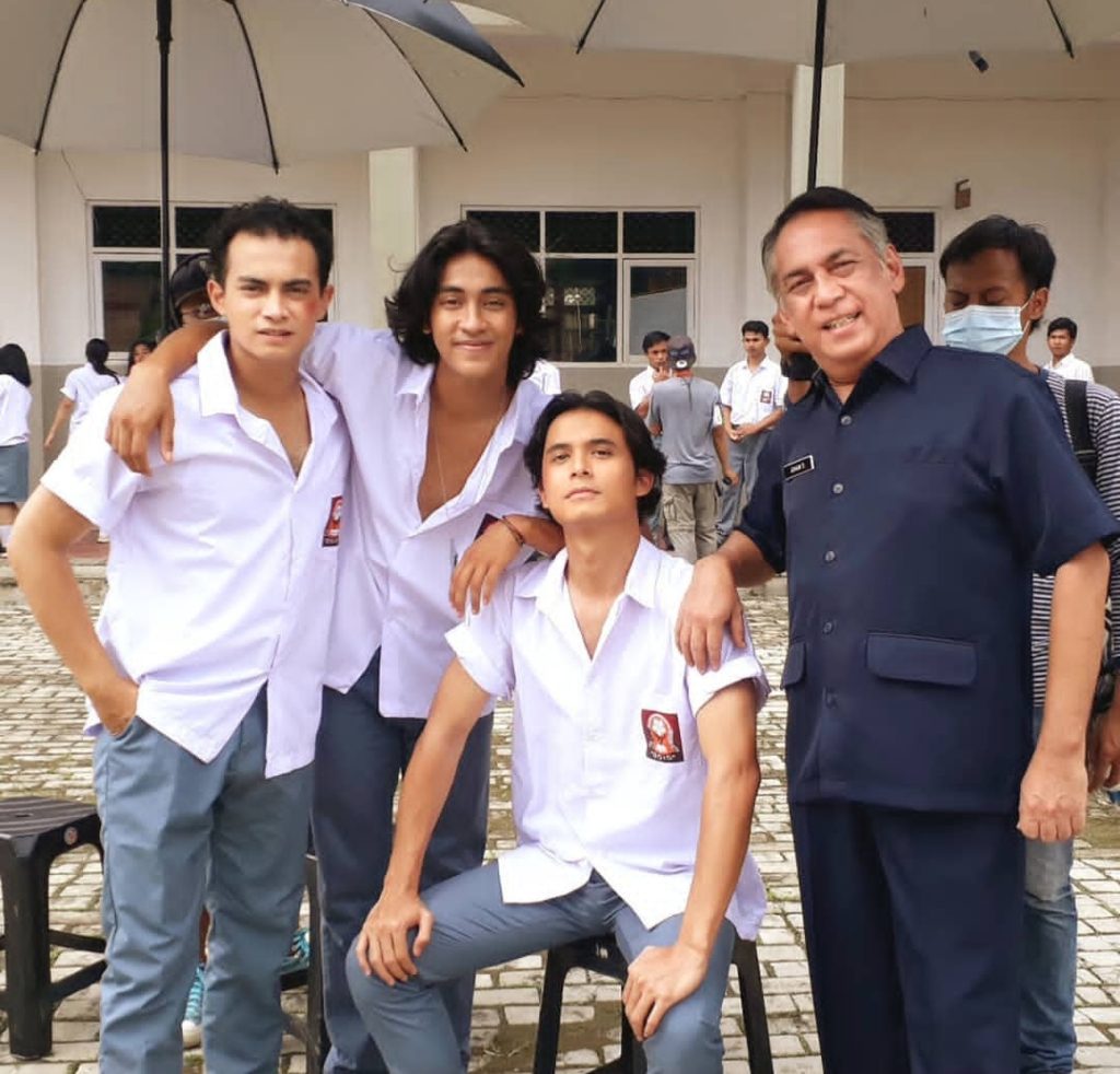 Menjadi Kepsek Jonan di ‘Balada si Roy (Foto: Instagram/joshua_pandelaki)