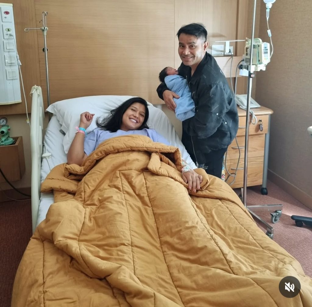 Sambut anak ketiga dengan bahagian (Foto: Instagram/jud1ka)