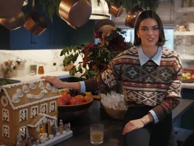 Kendall Jenner bagikan dekorasi Natal rumah dengan konsep vintage (Foto: Youtube/Architectural Digest)