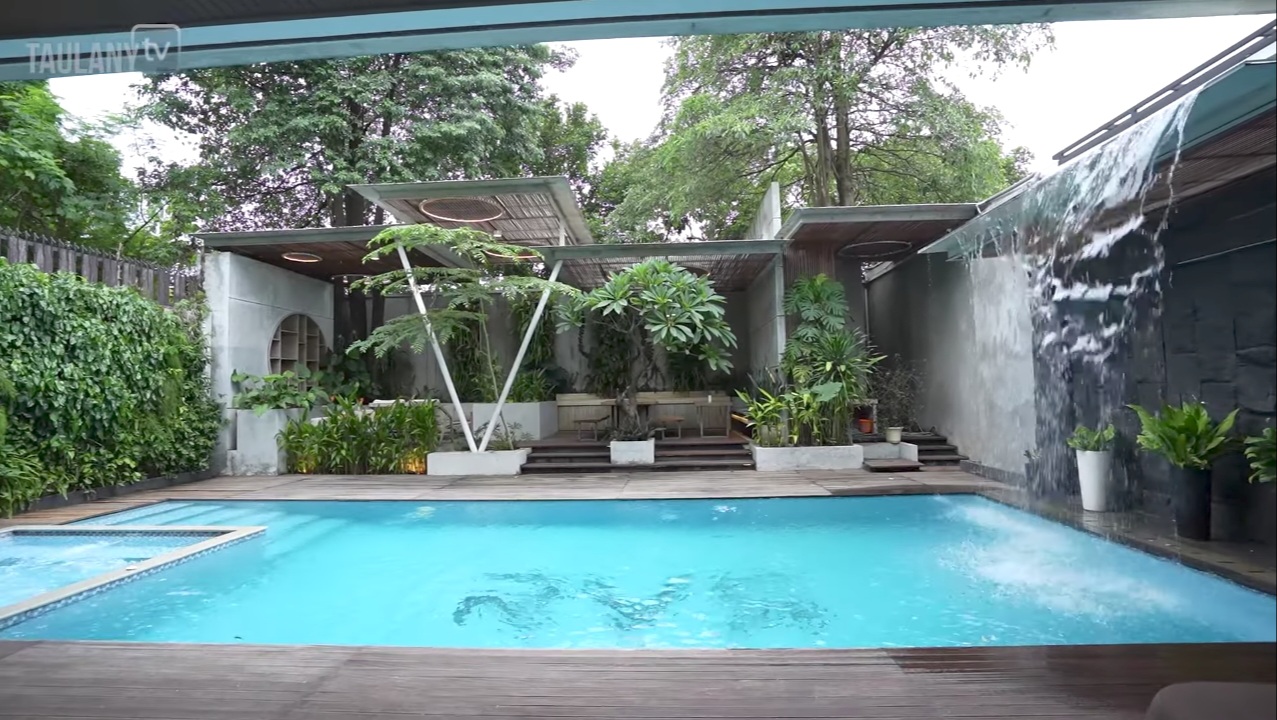 Kolam renang (Foto: Youtube/Taulany TV)