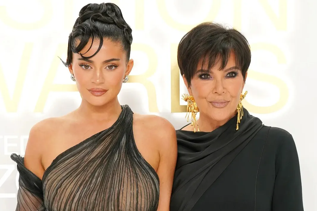 Kylie Jenner Hadiahkan Tas Mewah Desain Unik untuk Ibu
