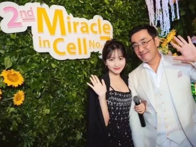 Kal So Won dan Ryu Seung Ryong dalam gala dinner ‘2nd Miracle in Cell No 7’ (Foto: Instagram/miracleincellno7)