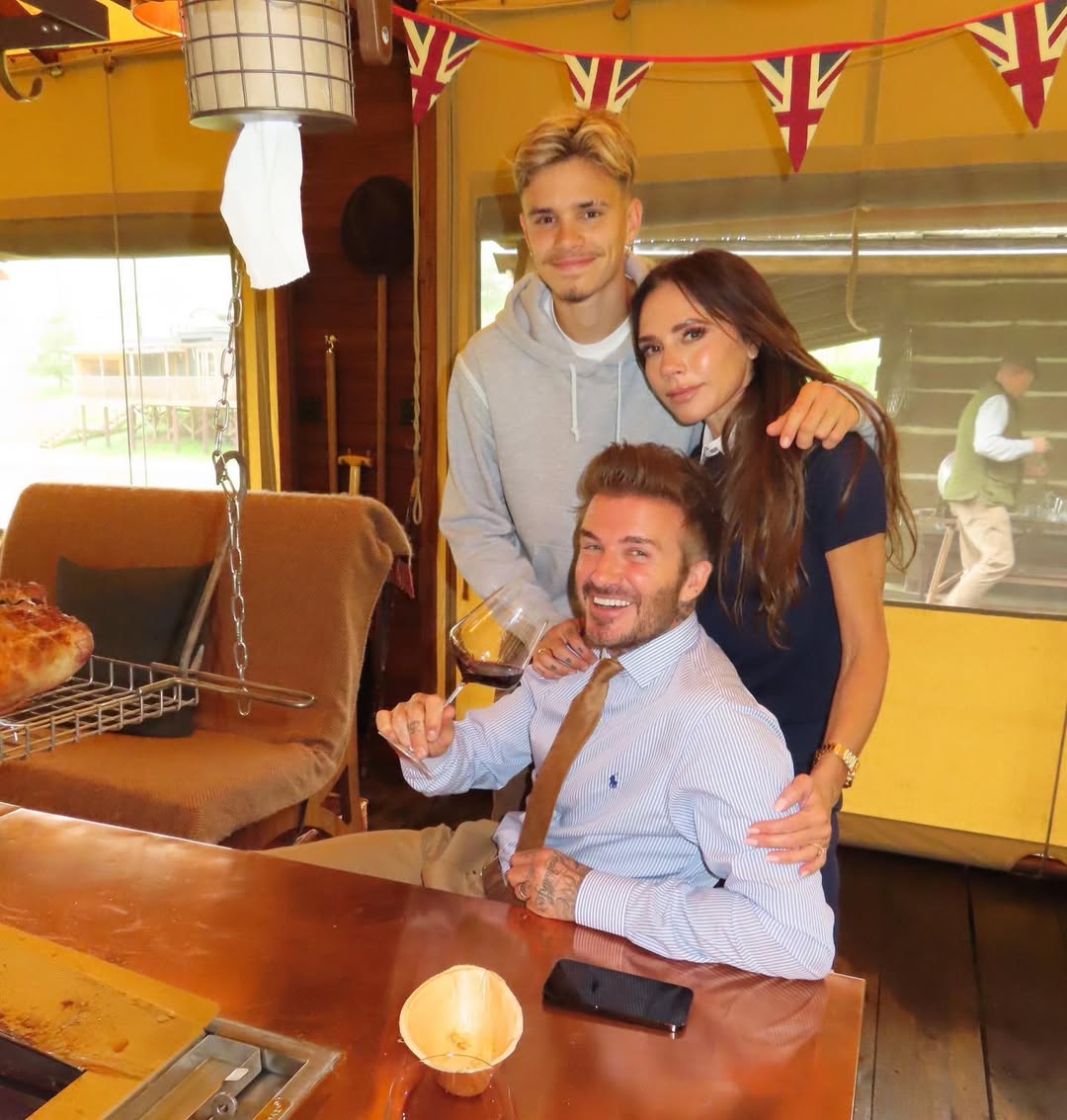 Romeo bersama kedua orang tuanya (Foto: Instagram/romeobeckham)