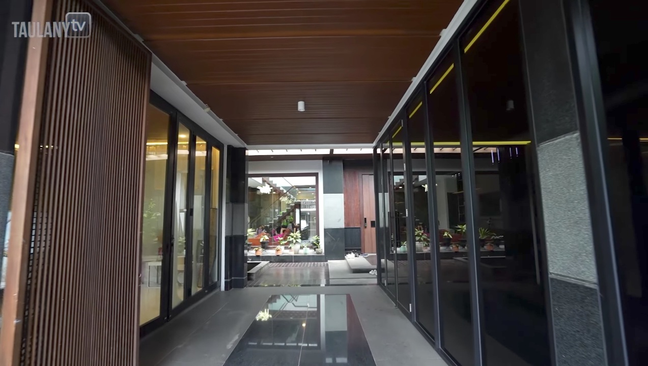 Bangunan depan (Foto: Youtube/TaulanyTV)