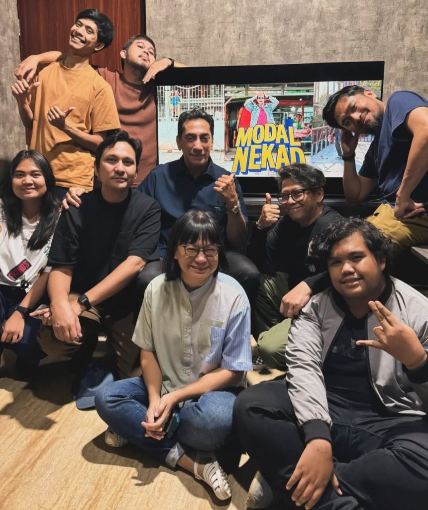 Artis Imam Darto (atas, paling kanan) debut jadi sutradara (Foto: Instagram/imamdarto)