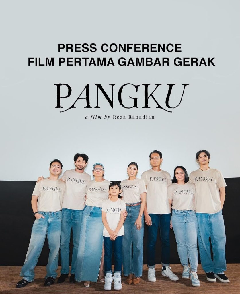 Reza Rahadian bersama jajaran pemain ‘Pangku’ (Foto: Instagram/officialpilarez)