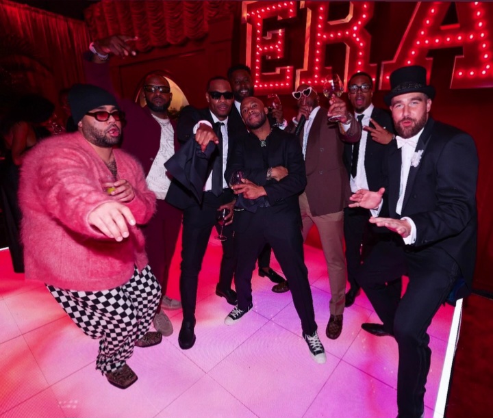 Travis Kelce dan teman-teman timnya (Foto: Instagram/_hcthegreat)