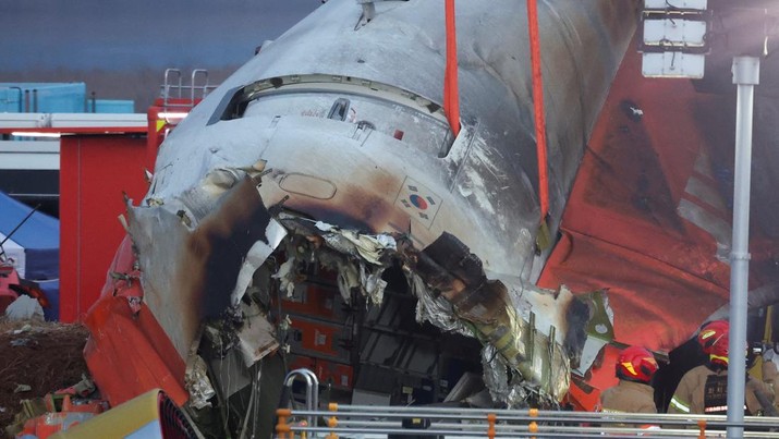 Kecelakaan pesawat Jeju Air di Korsel. Foto : (REUTERS/Kim Hong-Ji)