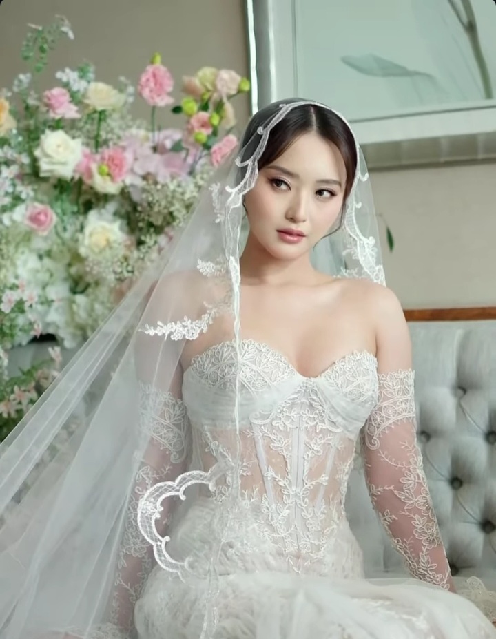 Bagian mata dan bibir dengan nuansa nude (Foto: Instagram/kunsoomakeupartist)