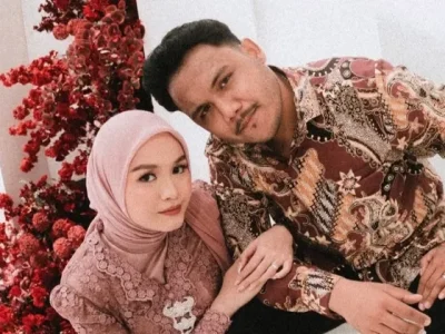 Penyanyi Salma Salsabil dan Dimansyah Laitupa bertunangan (Foto: Instagram)
