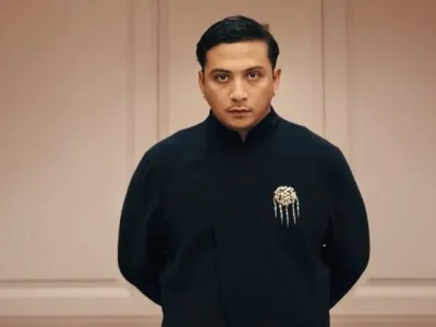 Lagu Sal Priadi isi soundtrack film ‘1 Kakak 7 ponakan’ (Foto: Instagram/salpriadi)