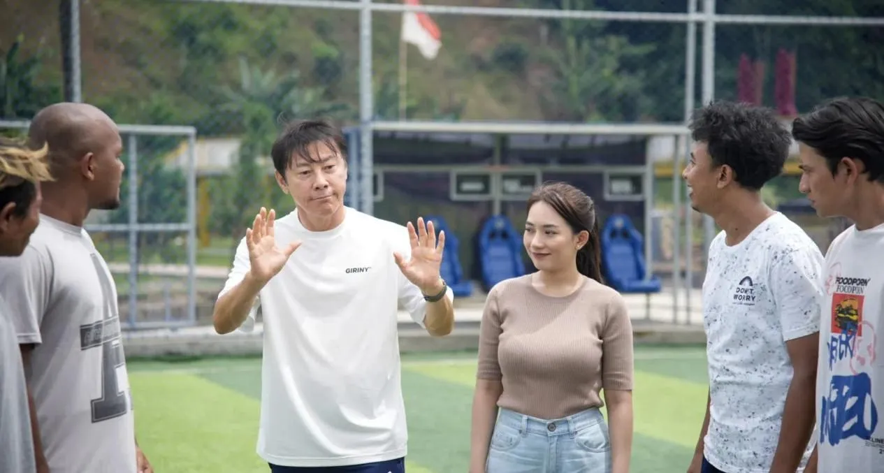 Eks Pelatih Timnas Indonesia, Shin Tae-yong Main Film ‘Ghost Soccer: Bola Mati’