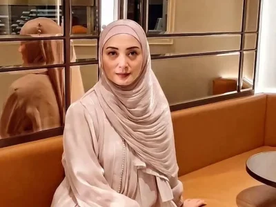 Della Puspita diduga ditipu travel umrah. Foto : Instagram/dellapuspita00