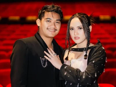 Happy Asmara curhat soal Gilga Scream viral mengakibatkan suaminya ingin berhenti berkarier. Foto : Instagram/gilgasahidh