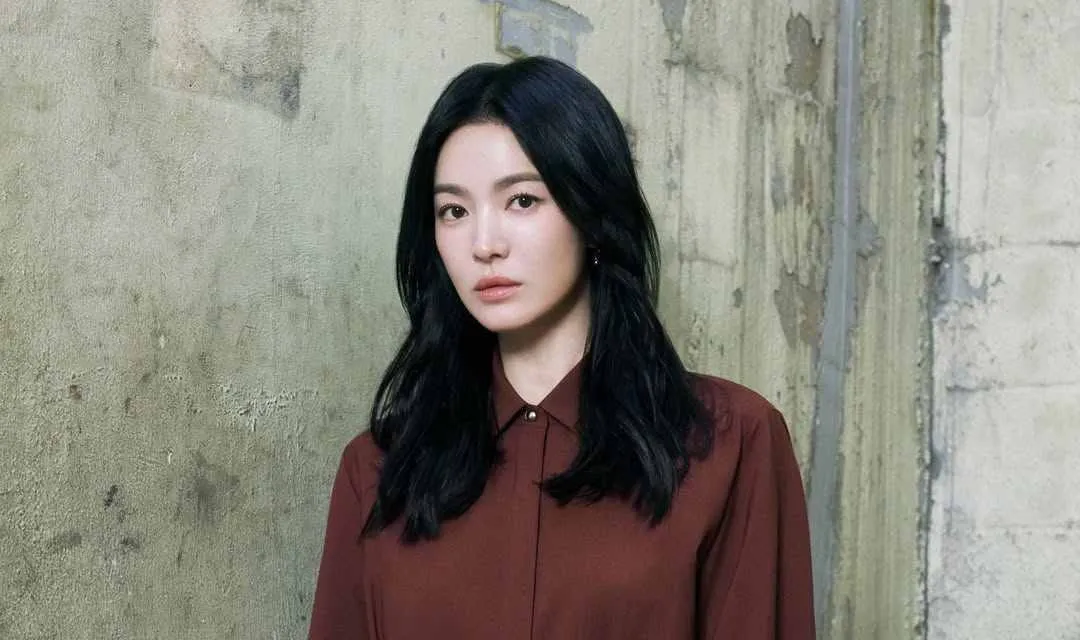 Song Hye Kyo Belajar Merokok demi Peran di Film ‘Dark Nuns’