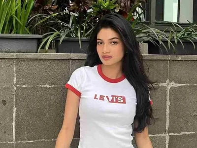 Syuting Film Almarhum, Ratu Sofya harus dikubur dan disiram air selama enam jam. Foto : Instagram/ratusfy_