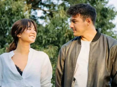 Potret romantis Aurelie Moeremans dan suami. Foto : Instagram/aurelie