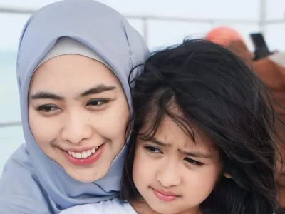 Putri Ustadzah Oki Setiana Dewi, Khadeejah. Foto : Instagram/khadeejah_faatimah_abdullah