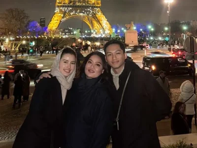 Momen liburan Azriel Hermansyah dan Sarah Menzel. Foto : Instagram/azriel_hermansyah