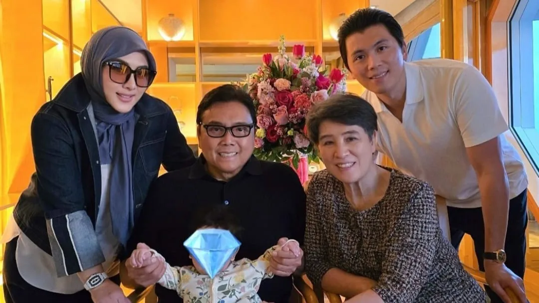 Syahrini dan Reino Barack Ajak Anak Pulang Kampung ke Jepang