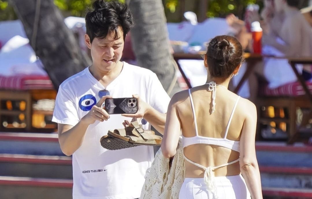 Lee Jung Jae dan Im Se Ryung berlibur ke St. Barts. Foto: Dok. Instagram @backgrid_usa