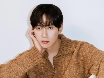 Park Sung Hoon terlibat kontroversi akibat unggahan poster film dewasa. Foto: Dok. Instagram @boxabum