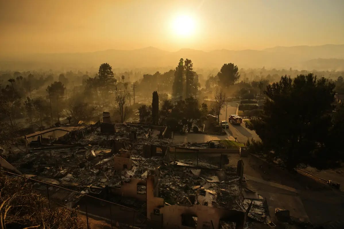 Kawasan Altadena yang dihantam Eaton Fire. Foto: Dok. John Locher/AP