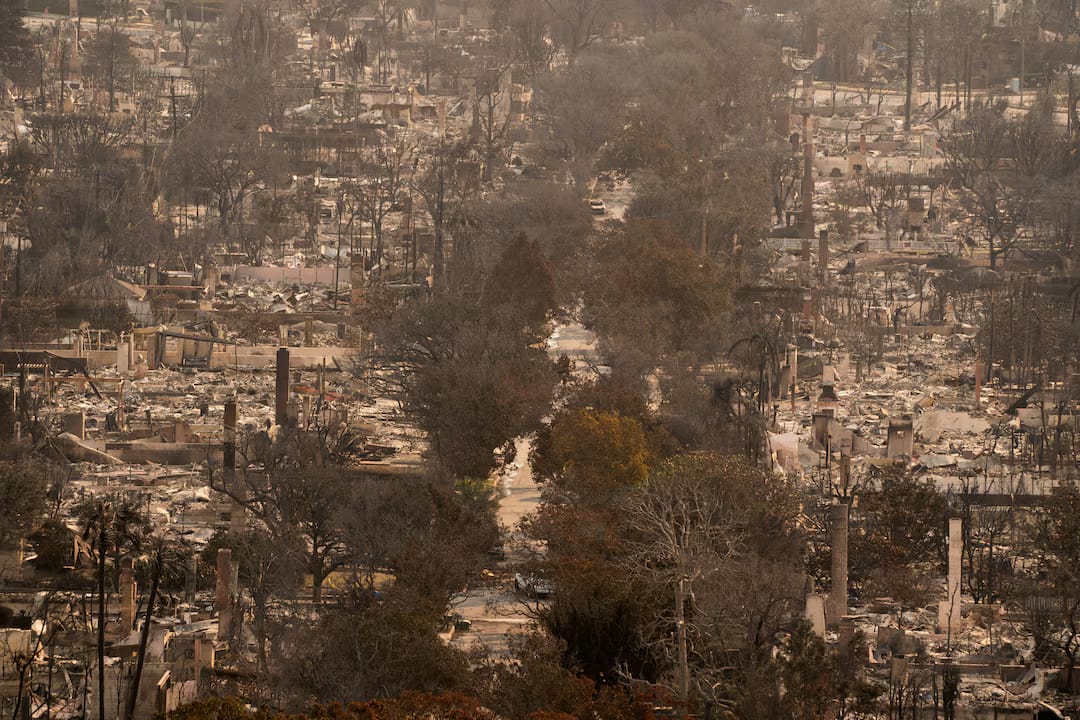 Kondisi Pacific Palisades, bangunan berubah menjadi abu. Foto: Dok. David Ryder/Reuters