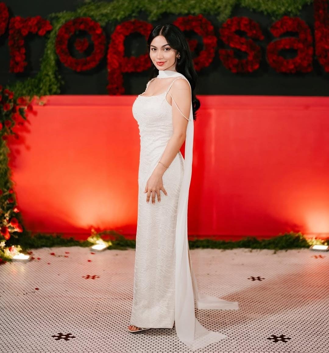 Ariel Tatum berperan sebagai Sari. Foto: Dok. Instagram @arieltatum