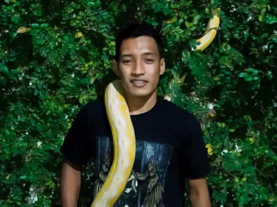Bungah Restu Arianto, peternak ular Sidoarjo. Foto : Dok pribadi.