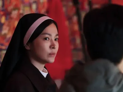 Song Hye Kyo menjadi biarawati di 'Dark Nuns'. Foto: Dok. Instagram @itsnew_movie
