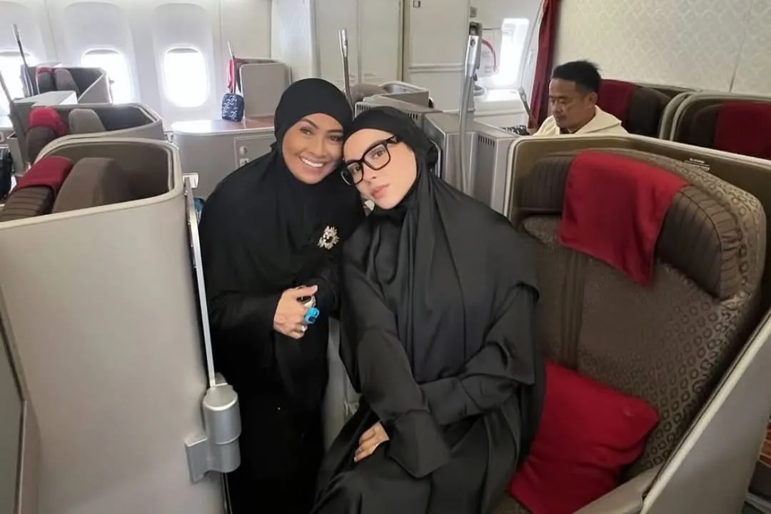 Jelang Pernikahan, Alyssa Daguise Pergi Umrah Bersama Ibunda