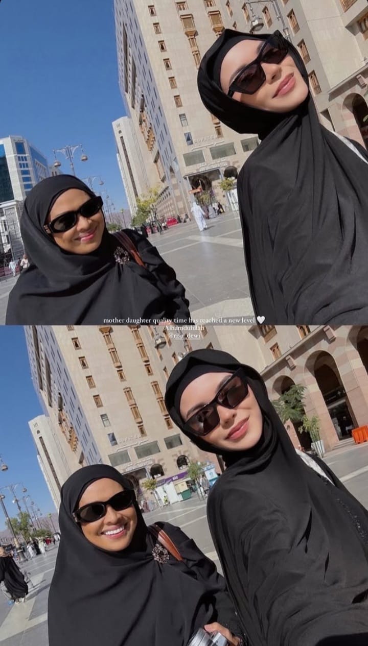 Alyssa umrah bersama ibunya. Risa Dewi (Foto: Instagram/alyssadaguise)