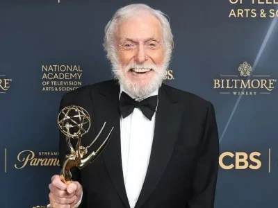 Dick Van Dyke, aktor Hollywood yang berusia hampir satu abad. Foto: Dok. Stewart Cook/Getty via People