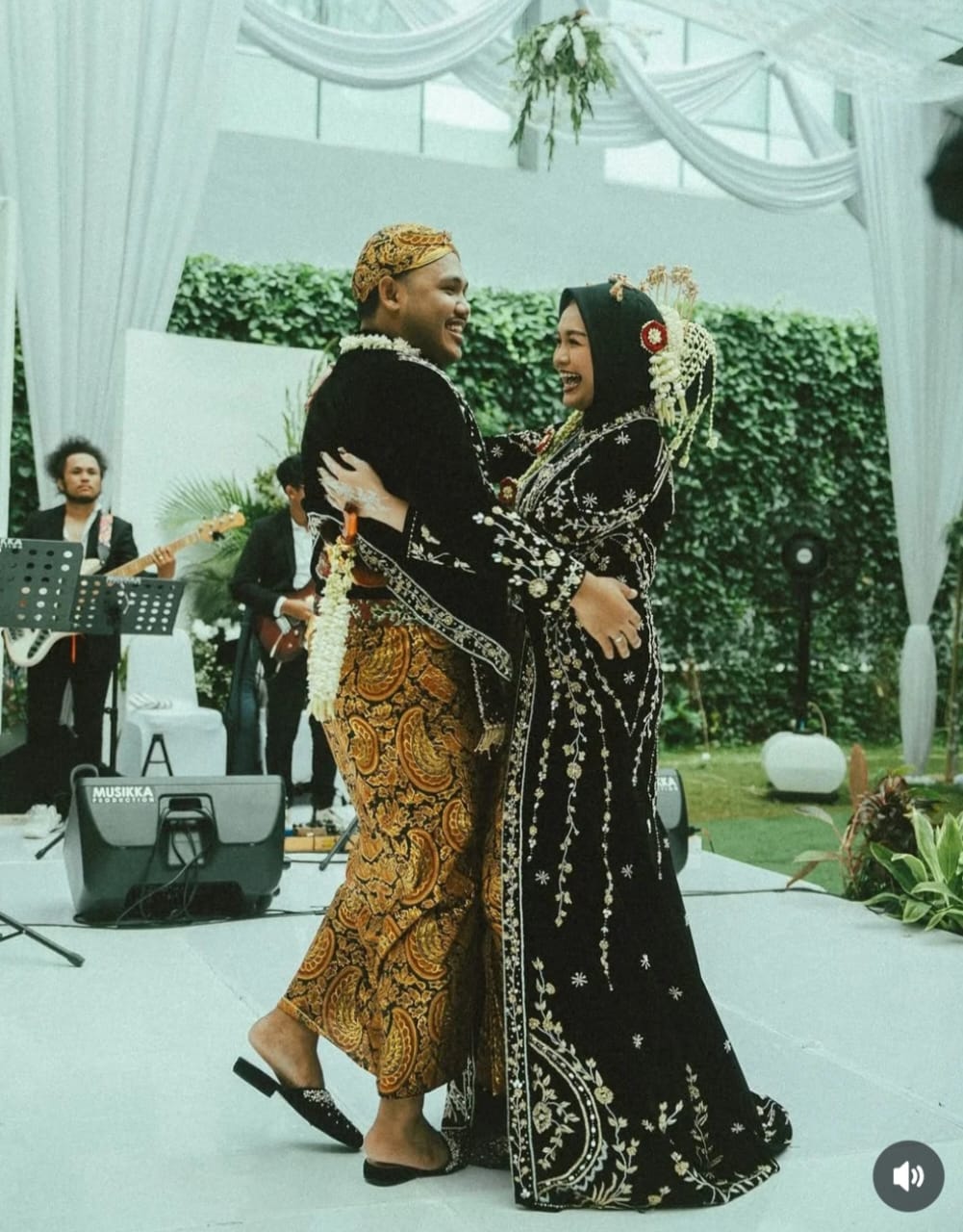 Pernikahan Salma Salsabil dan Dimansyah Laitupa. Foto: Dok. Instagram @salminenyasalma