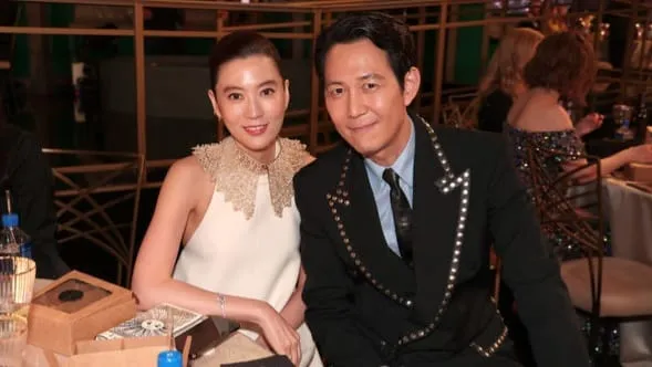 Lee Jung Jae dan Pacar Konglomerat Asyik Kencan di Paris