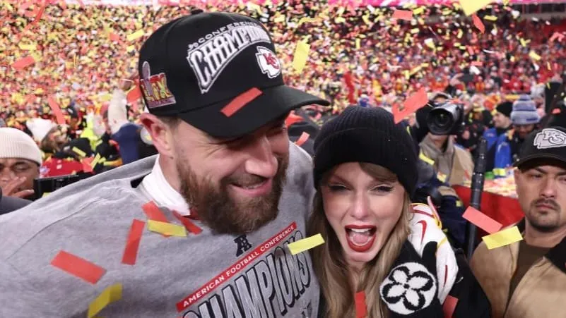 Travis Kelce Menang, Taylor Swift Beri Ciuman Ucapan Selamat