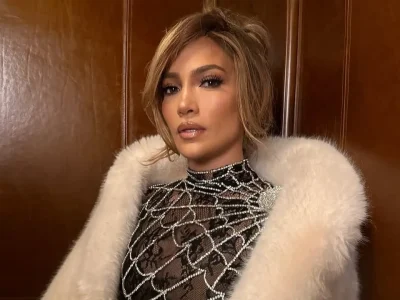 Jennifer Lopez di pemutaran perdana 'Kiss of the Spider Woman' (Foto: Instagram/jlo)