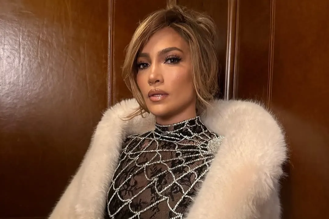 Jennifer Lopez Terharu saat Premiere ‘Kiss of The Spider Woman’