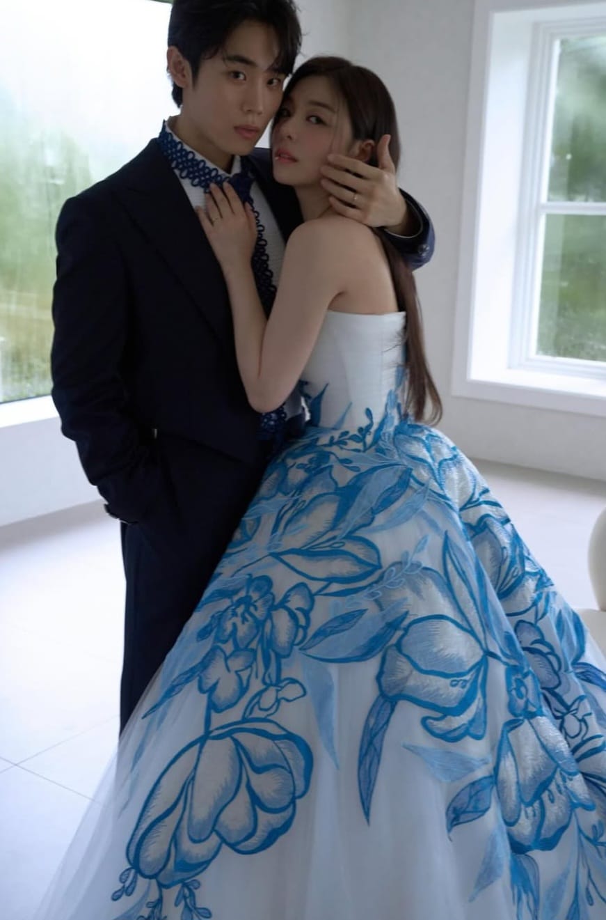 Prewedding Ailee dan Choi Si Hun mengusung beragam konsep. Foto: Dok. Instagram @aileeonline