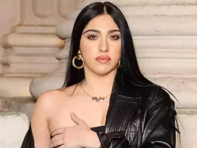 Lourdes Leon tampil seksi di Paris Fashion Week. Foto: Dok. Lyvans Boolaky/Getty
