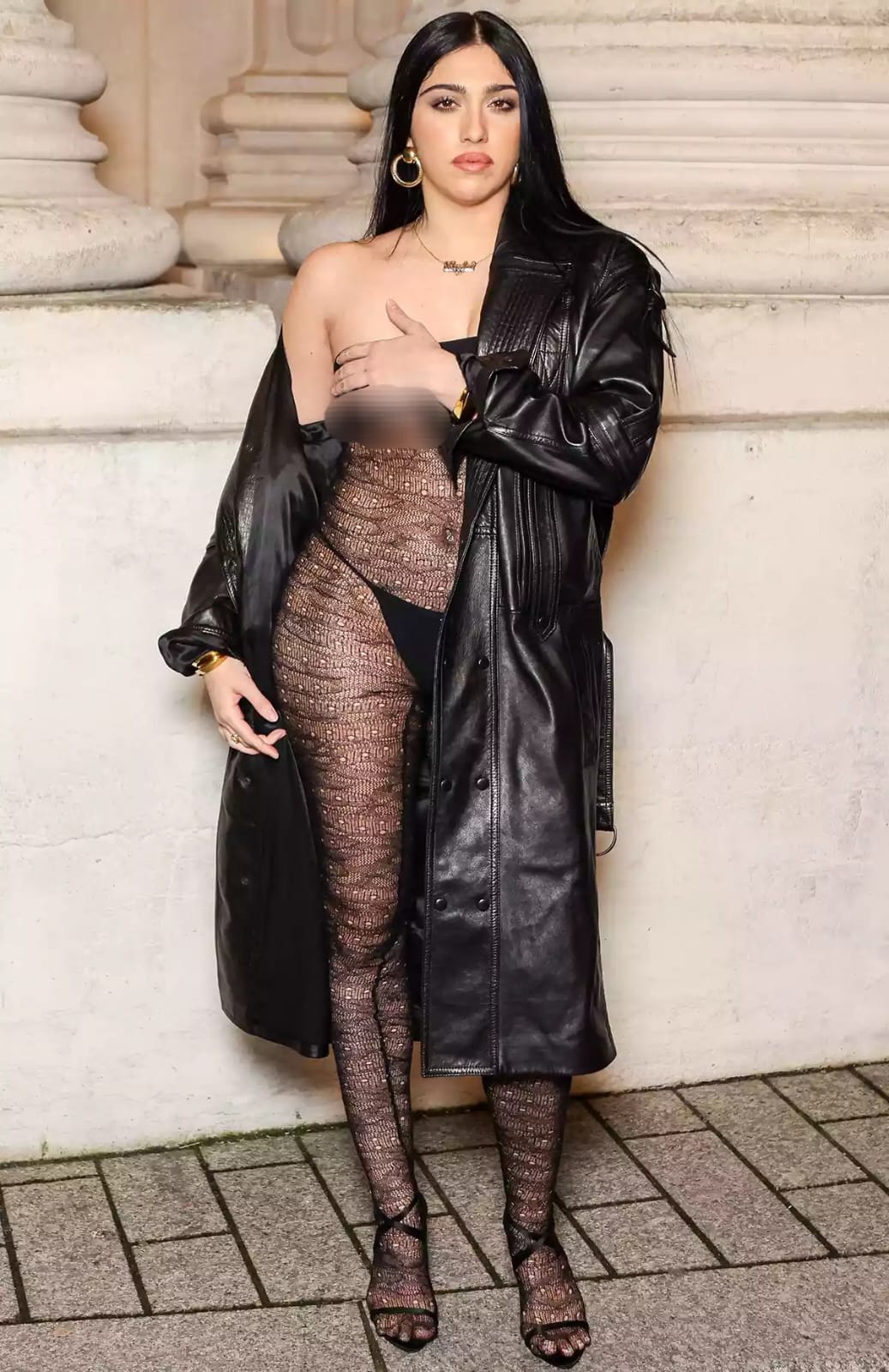 Lourdes Leon tampil tanpa bra dan mengenakan baju transparan. Foto: Dok. Lyvans Boolaky/Getty