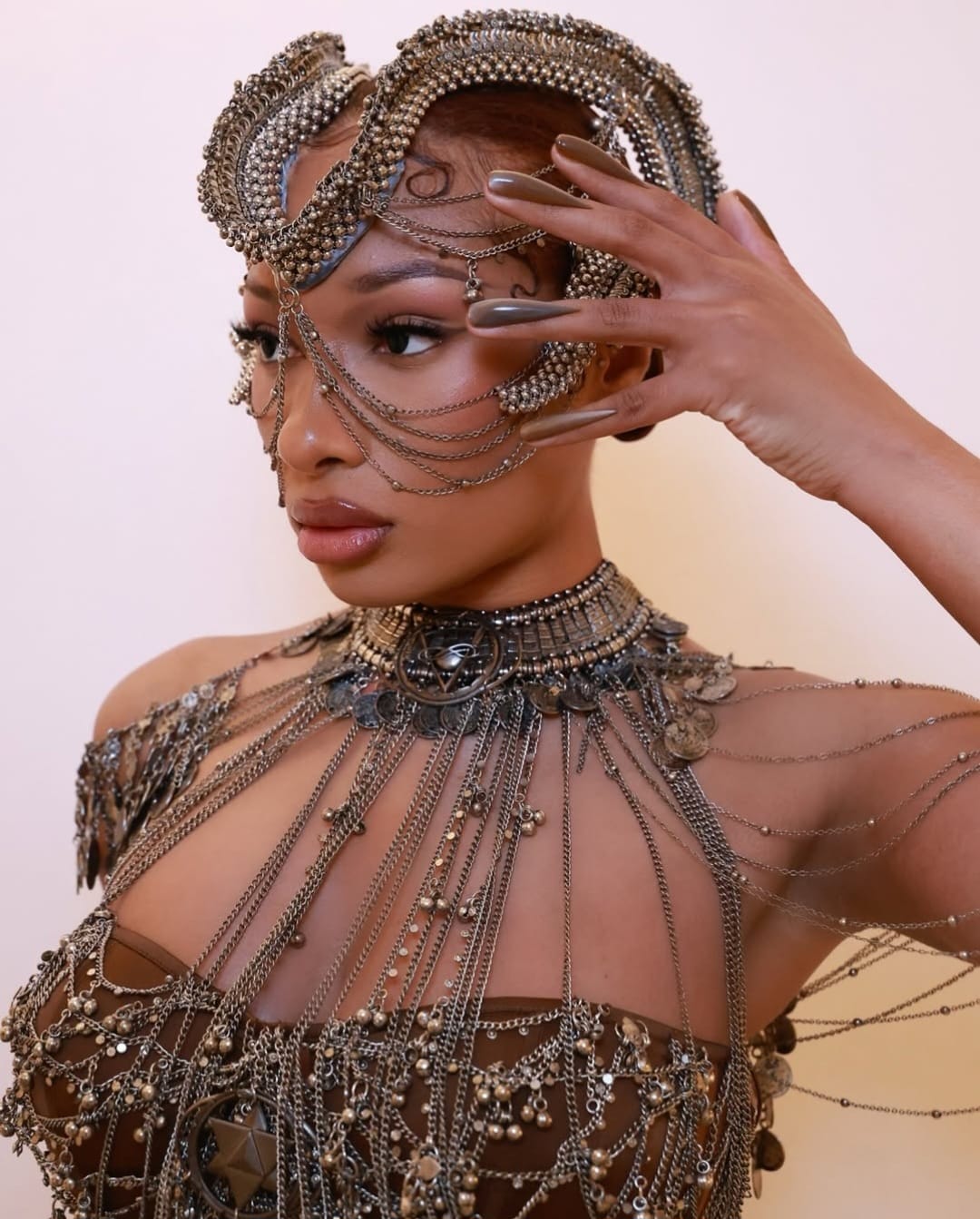 Desain kuku Megan yang terbalik. Foto: Dok. Instagram @theestallion