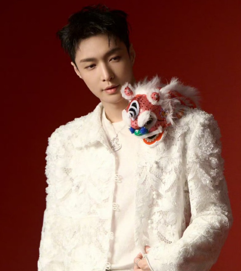 Lay Zhang sambut Imlek 2025 (Foto: Instagram/layzhang)