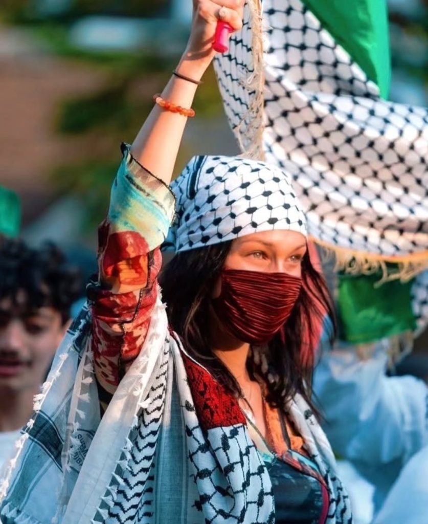 Bella Hadid kerap ikut demo pro-Palestina (Foto: Instagram/glowbeisa)