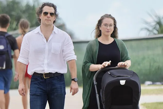 Jadi Ayah, Henry Cavill Sambut Anak Pertama dari Natalie Viscuso