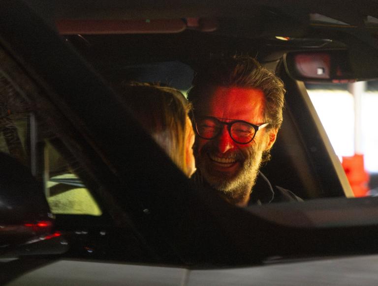 Momen mesra di dalam mobil (Foto: BACKGRID)